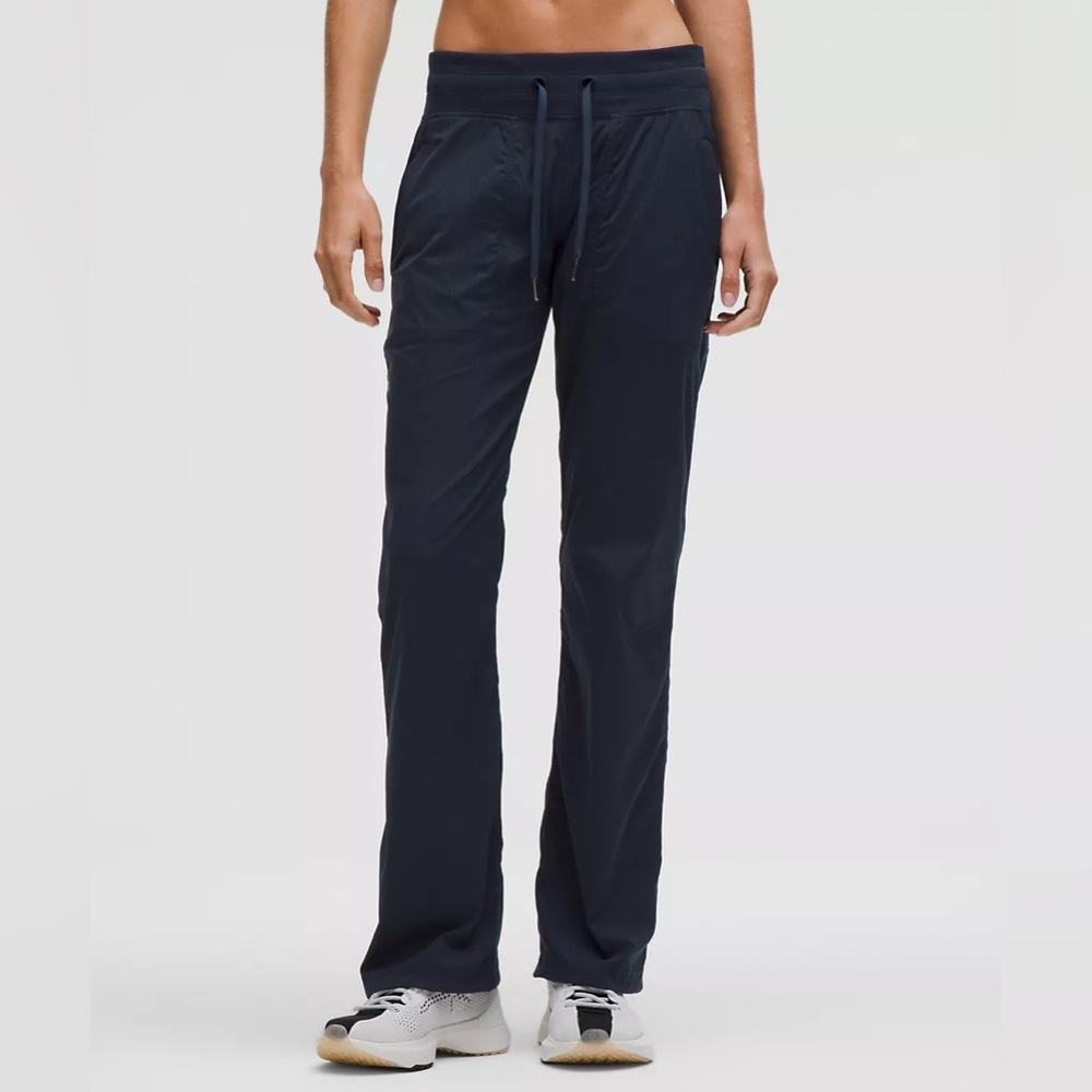 Lululemon Dance Studio Mid-Rise Pant
Regular - True Navy